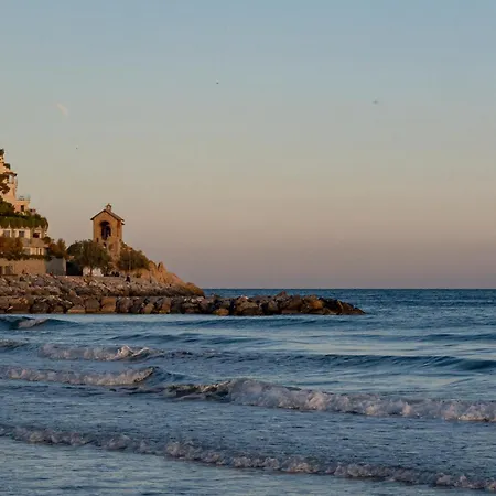 Al Numero 6, Trilocale Luminoso E Accogliente A Pochi Passi Dal Mare * ألاسيو